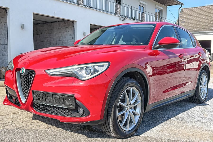 SUV Alfa Romeo Stelvio Super Q4 - deutsche Papiere